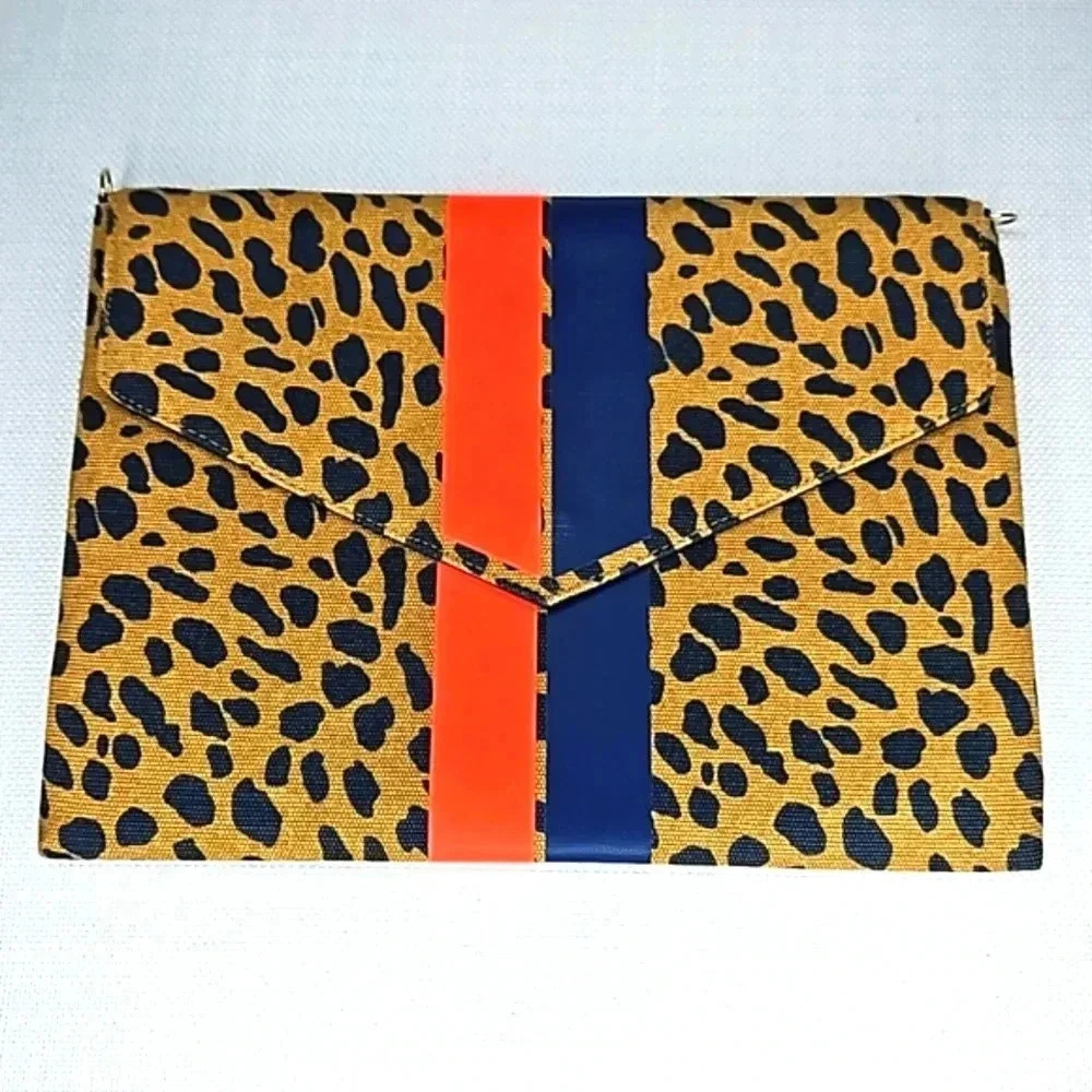 Brand New Stella & Dot Bellamy Clutch Animal Dot Retired Leopard